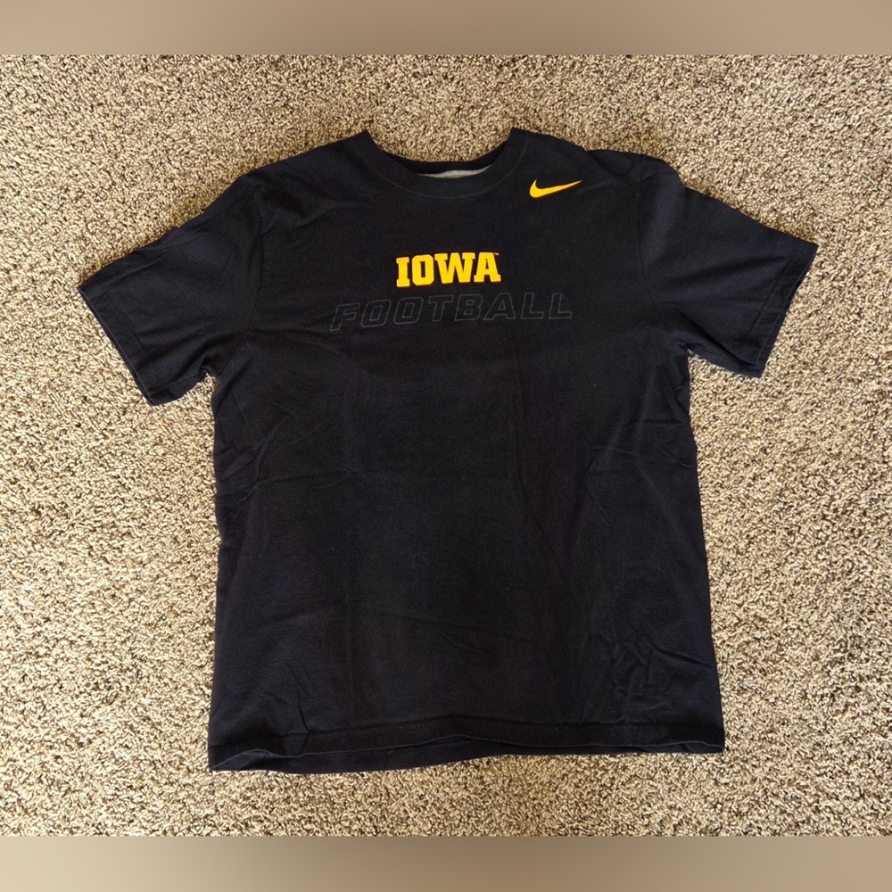 Men’s Large Nike Black Iowa Hawkeye Football T Shirt